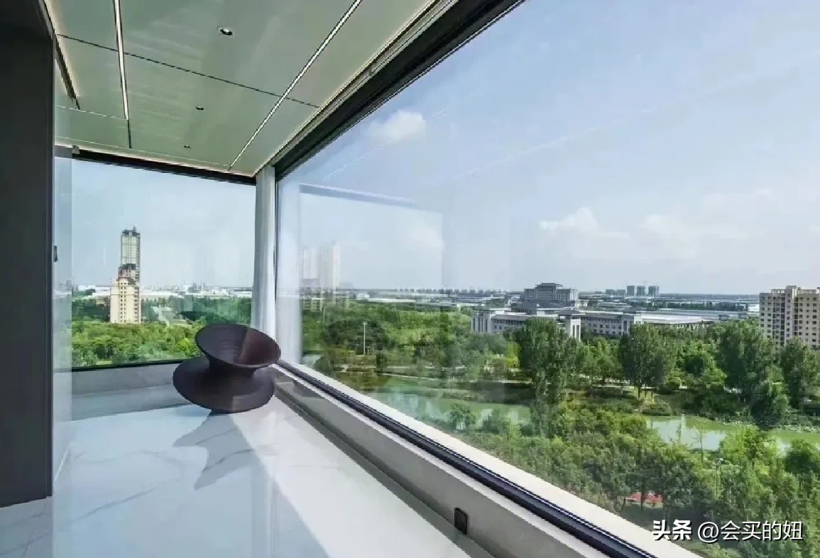 大玻璃和小玻璃哪种好,新型大玻璃应该注意些什么