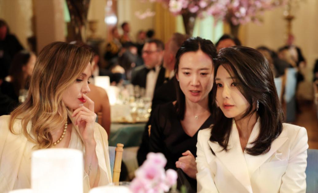 韩国第一夫人穿搭时尚,韩国第一夫人的穿衣打扮