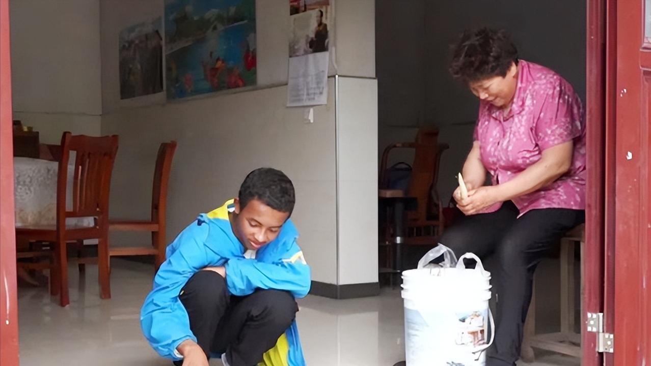 中非混血儿巴比现在怎么样,弃婴巴比现状