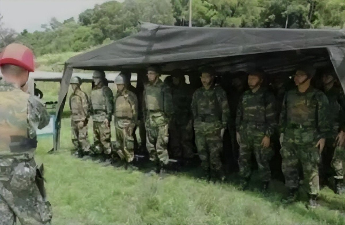 若台海“统一”,20多万的台军该如何处理,收编还是就地解散呢?