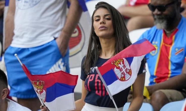 一边得意忘形！一边自废武功，两队打出了一场奇葩对决