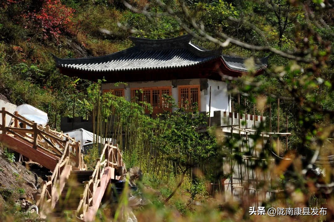 浜斾竴搴峰吇鏃呮父,浜斾竴搴峰吇搴﹀亣鏀荤暐