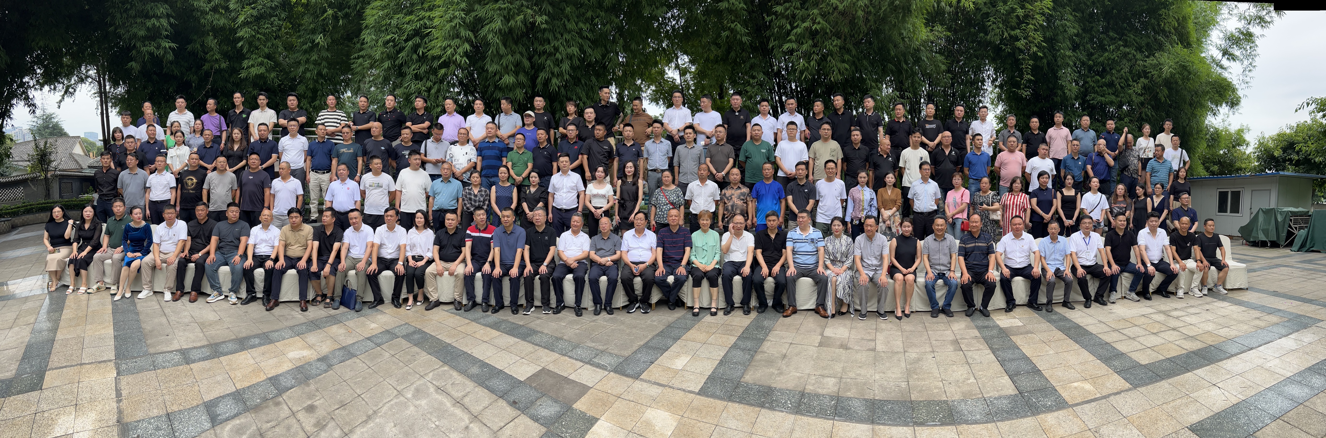 四川省酒业流通协会张建平,张建平品味人生