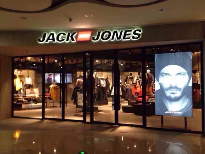 当年最火的衣服现在都成爆款了,品牌服饰有哪些牌子