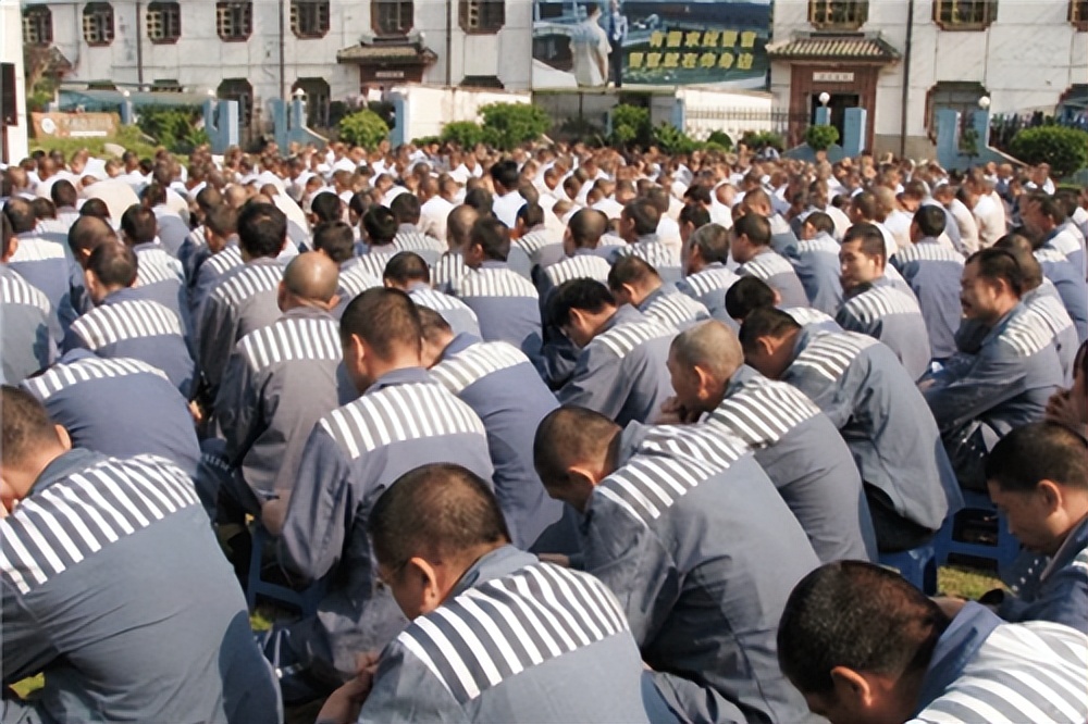 死刑缓期两年执行是什么意思,死刑犯缓期二年是怎么解释的