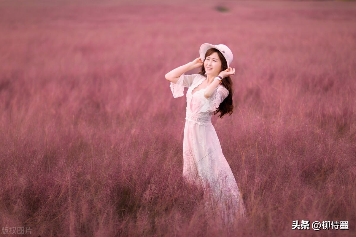 异域风情丝巾拍照姿势大全,如何搭配丝巾拍照姿势好看