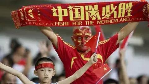 中国足球协会官方微博为吴曦庆生,国足官方给吴曦庆生网友评论