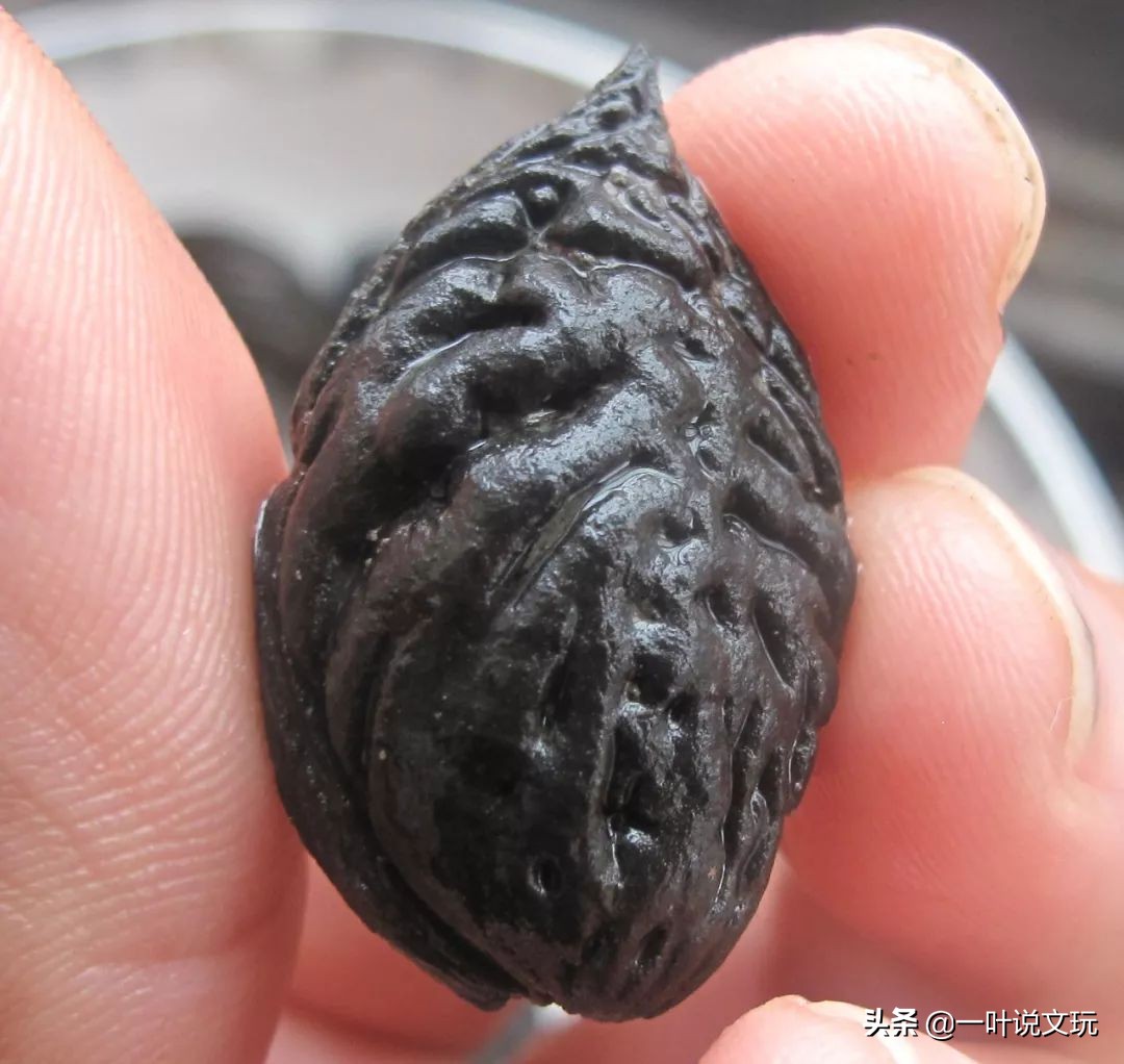 百年老桃核,破桃核可以盘吗