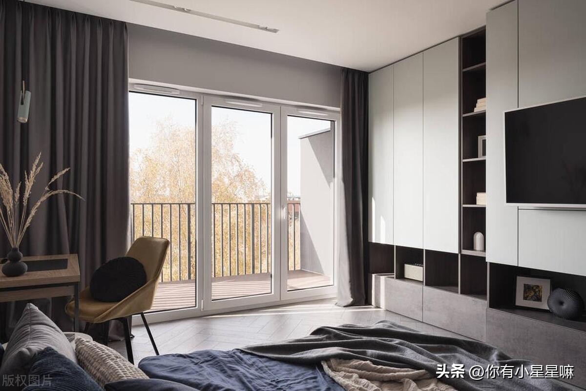 卧室挂多大电视最好,卧室墙上挂电视多高为好