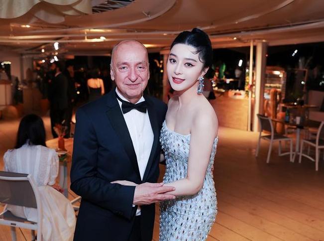 戛纳红毯范冰冰艳压群芳,范冰冰再次惊艳戛纳红毯