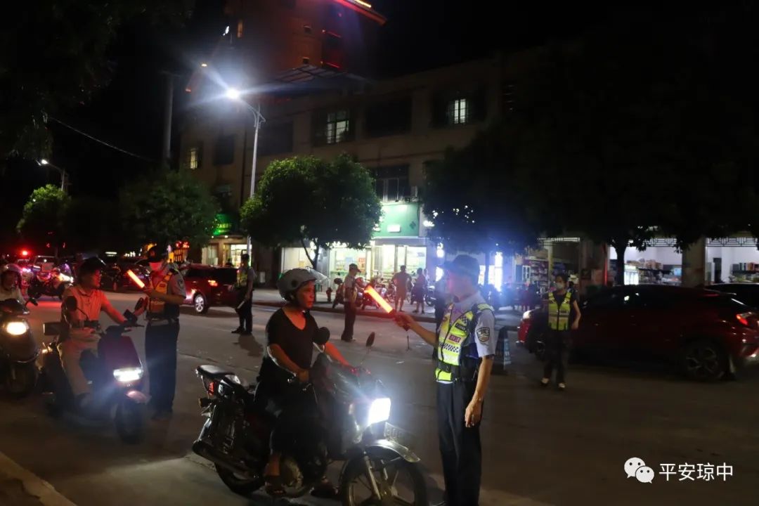 夏季行动丨当好“守夜人”，守护“烟火气”！琼中公安开展夏夜治安巡查宣防集中统一行动