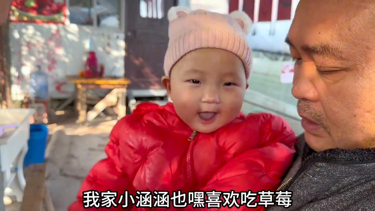 儿媳带公公出来体验洗油烟机，当公公看到油烟机时摆头说要...