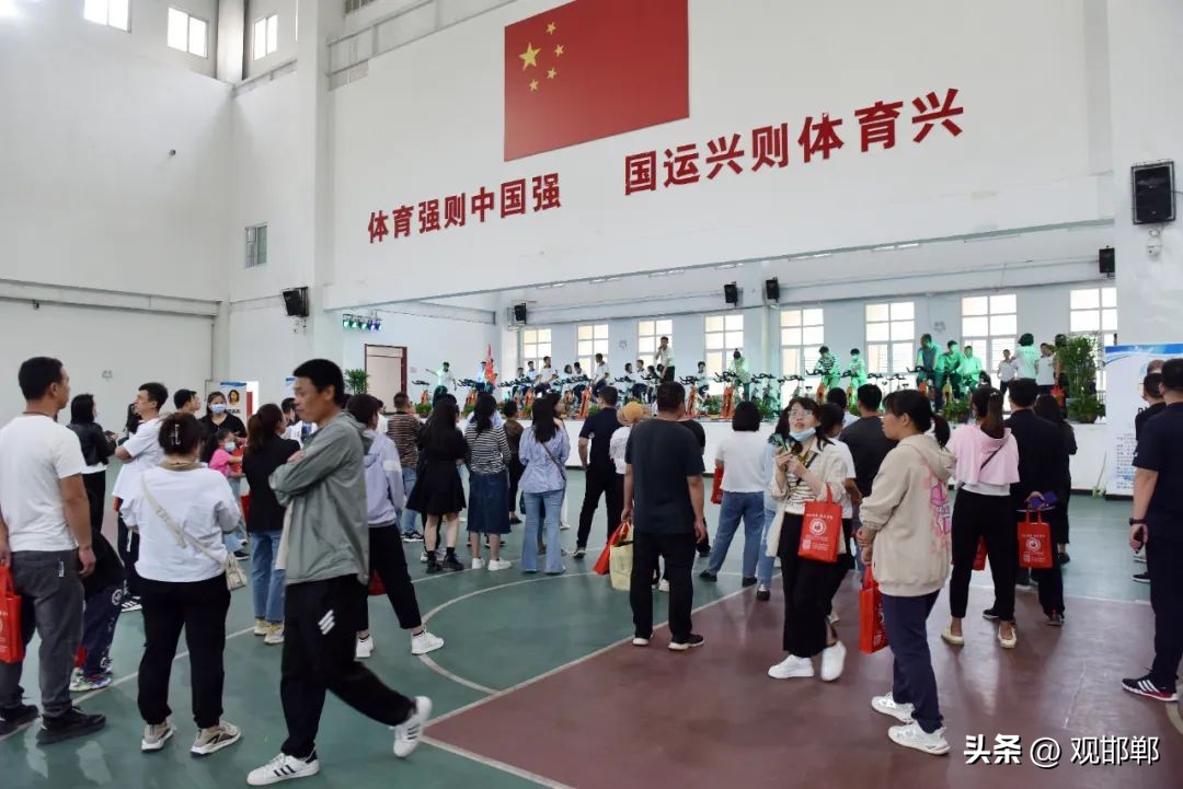 以爱之名育心成长主题活动,成人礼仪式学校举办