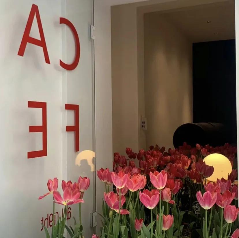 情侣之间增进感情的话题,情侣聊天话题100句幽默求回答