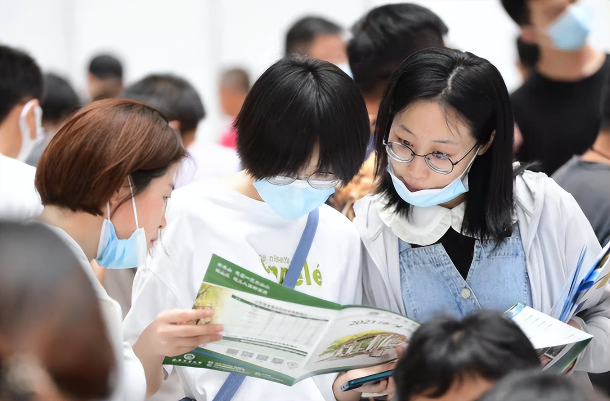 薪资待遇高且容易学的专业排名,未来就业工资收入比较高的专业