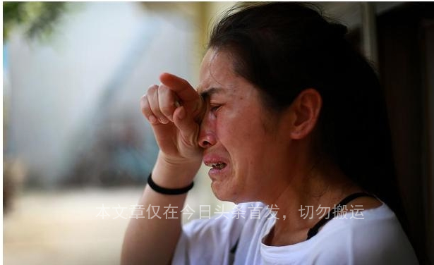 一个不到40平方的房子两任老公住,两任丈夫同住三十平米房中