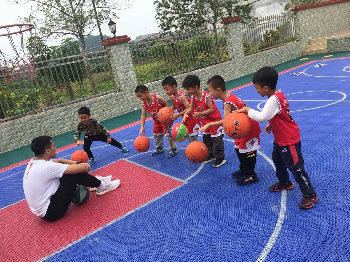 小篮球高级教练员,作为篮球教练员该如何带队训练