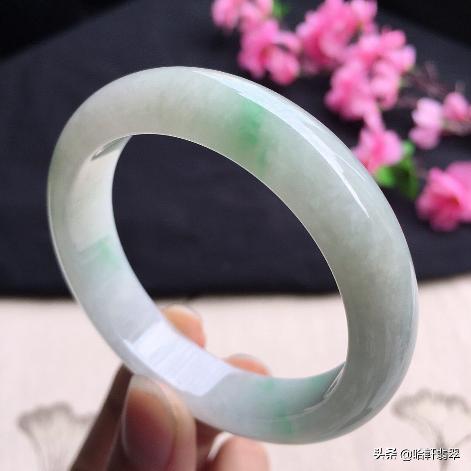 5000左右的糯种翡翠手镯,5000预算能买到什么玉手镯