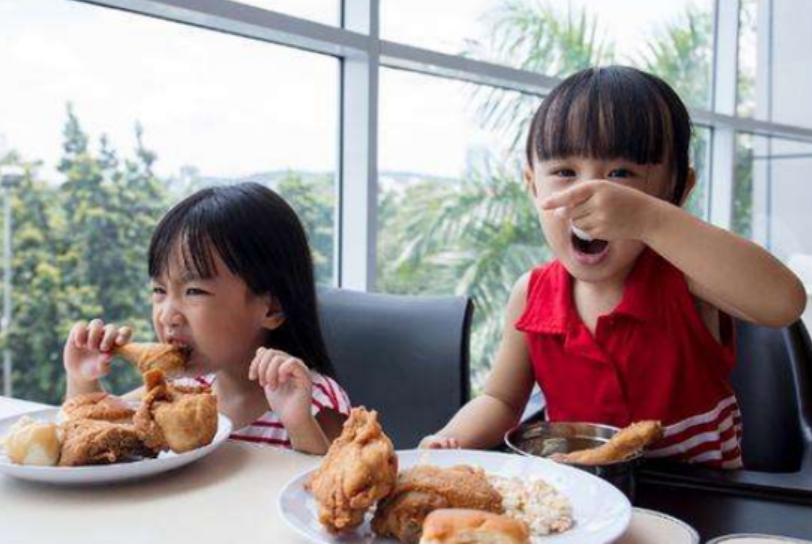 最近降温孩子感冒的特别多,孩子受凉感冒需要保暖还是降温