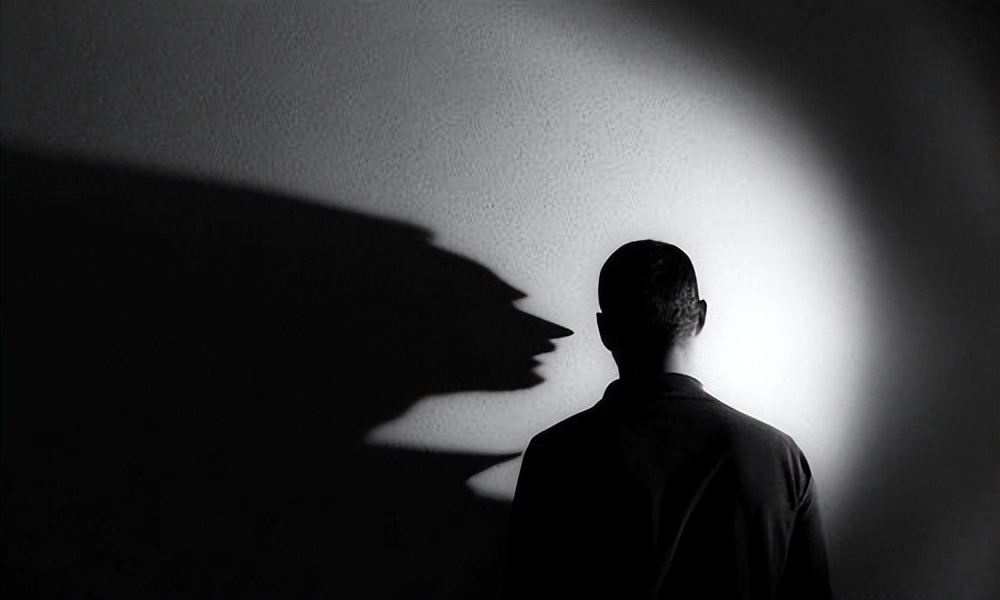 “原味袜子、游戏陪玩”：闲鱼的“灰色交易”，卖出去的是人性