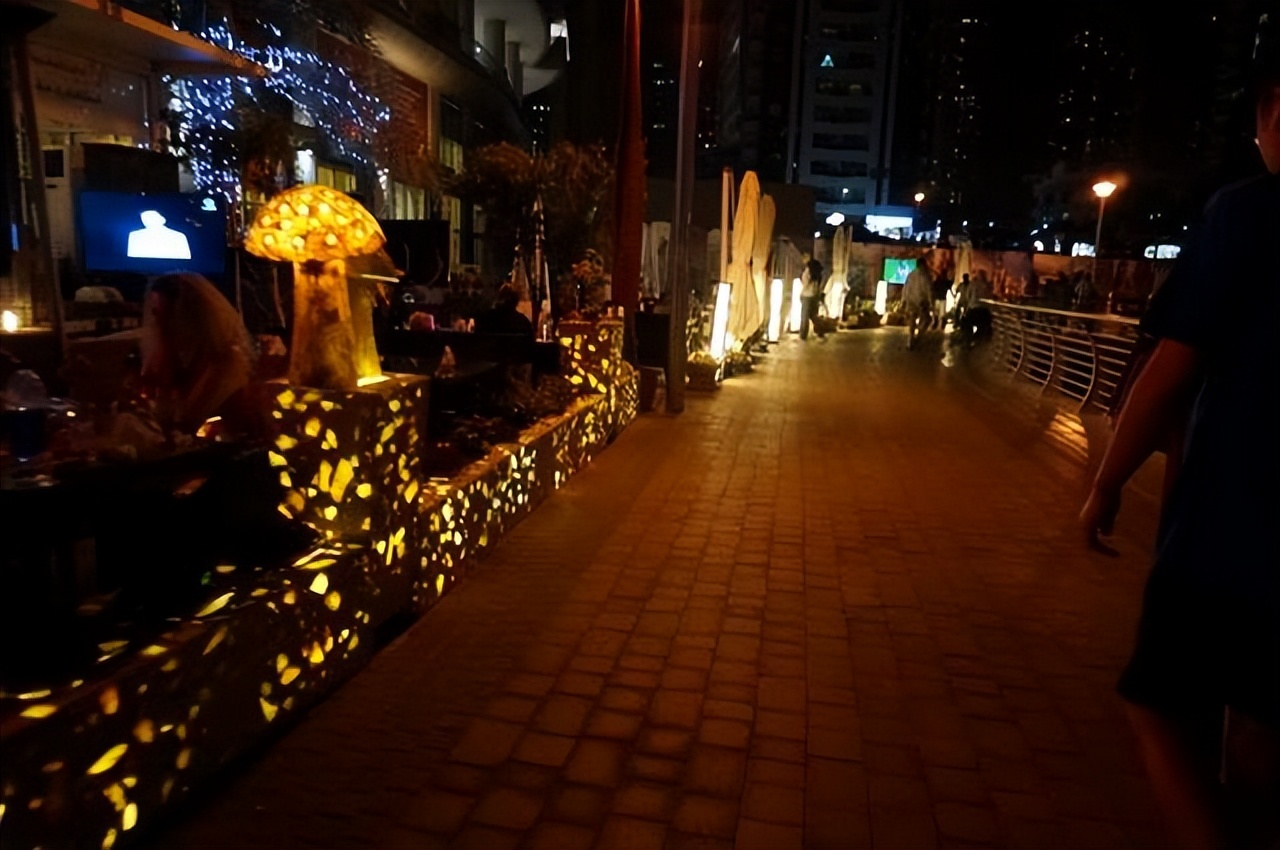 中国人去迪拜淘金,中国人去迪拜靠什么赚钱