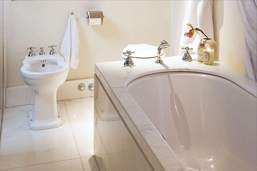 母女俩下腹瘙痒，医生用镊子夹出阴虱！原来阴虱有这4个传播途径