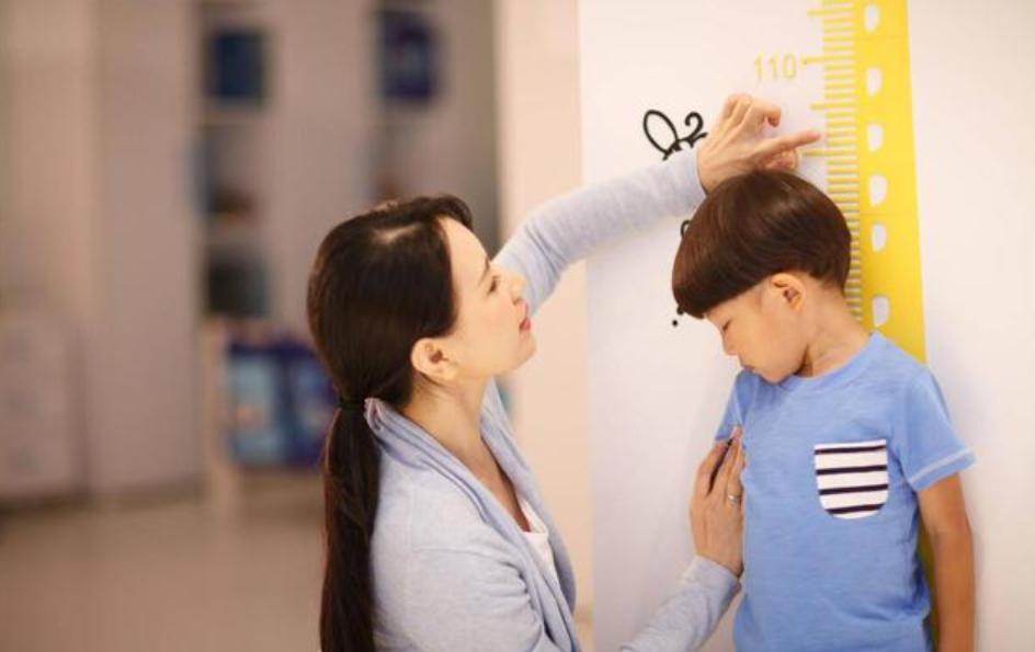 三岁半男孩身高体重标准对照表,最新版0-3岁儿童身高体重标准