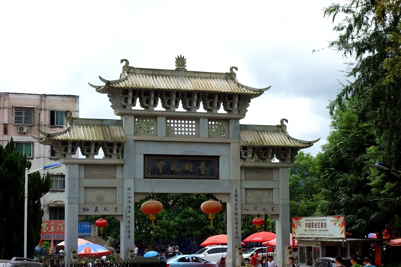 逛景德镇陶瓷市场,景德镇逛逛古镇了解陶瓷文化