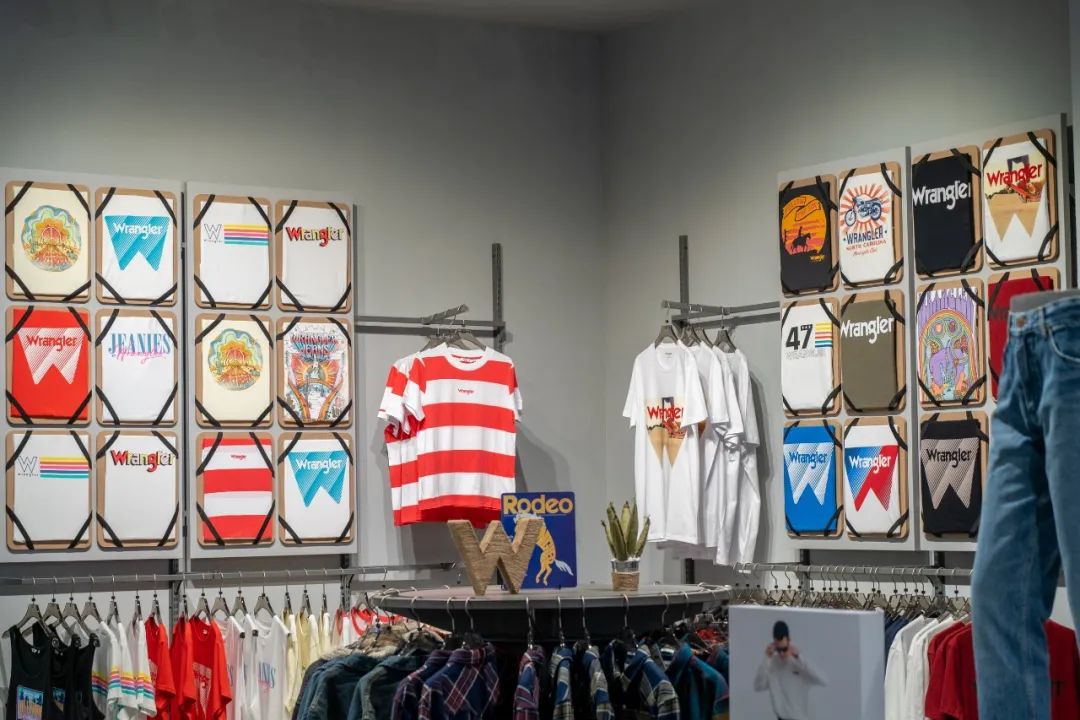 以自由之名！这个秋天，来Wrangler新店感受“纯粹牛仔精神”