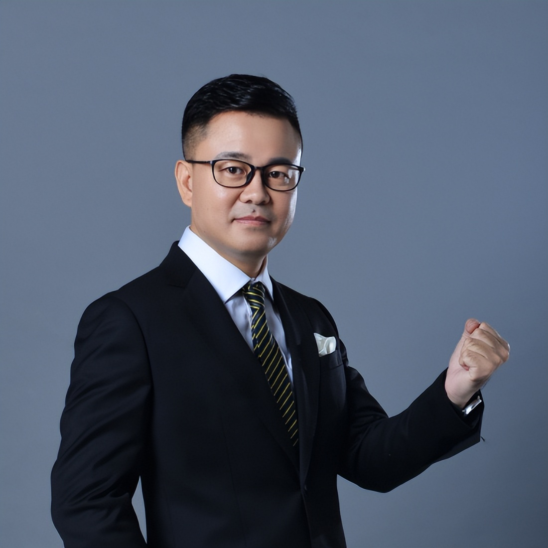 全网曝光量突破1000万+，国际顶流设计师与数字科学家组建豪华评委团助阵中国首个AIGC服装设计大赛！