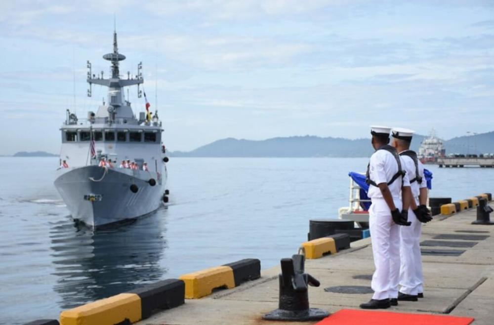 马来西亚扣押中国船只,称中方涉嫌非法打捞二战沉船,外交部回应