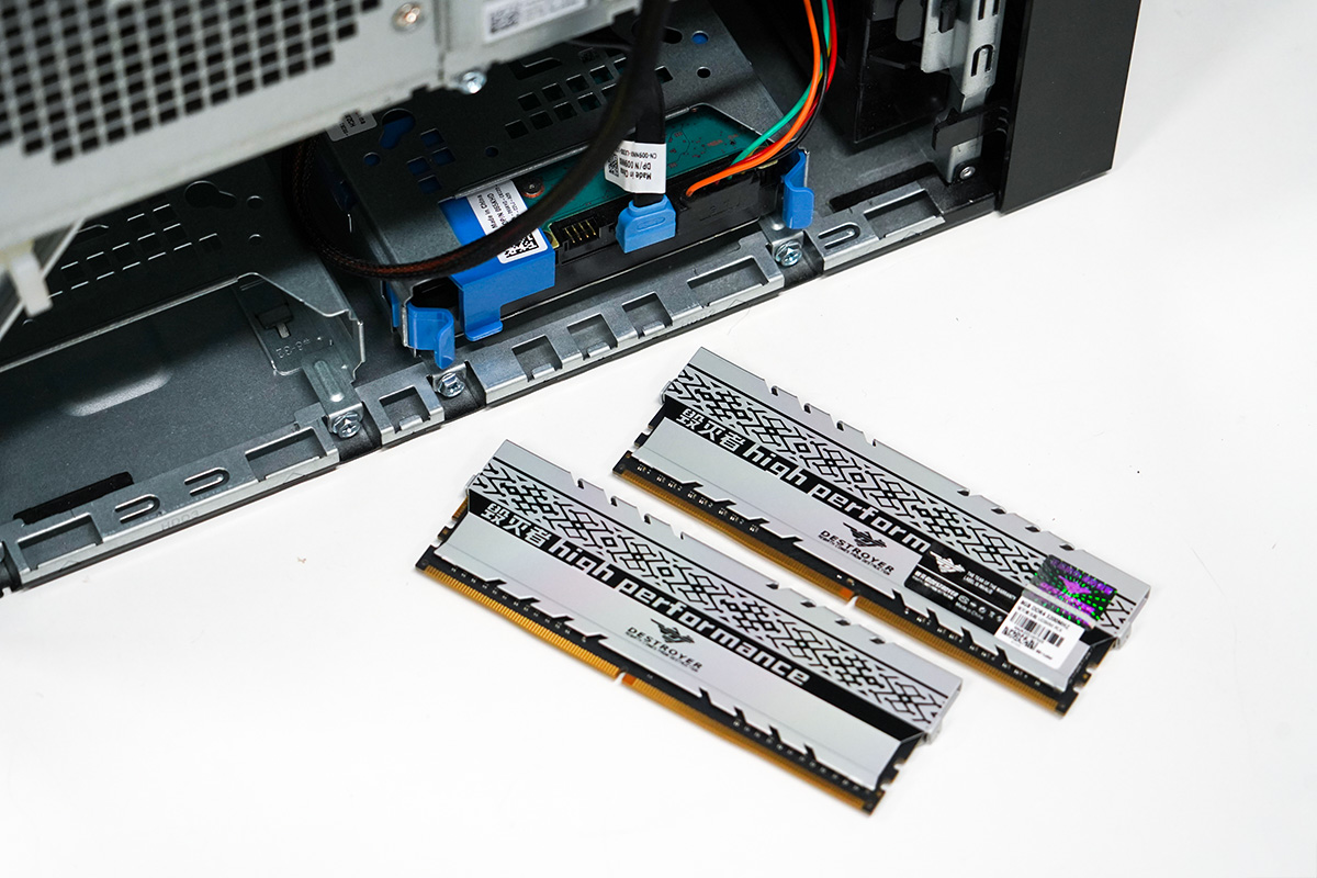 运行稳定、散热优异但马甲太高了，戈戟毁灭者DESTROYER内存体验