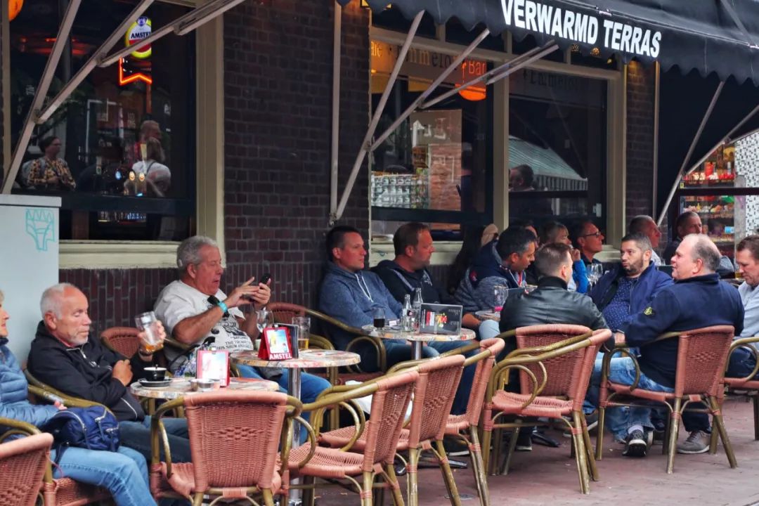 开车去欧洲第23集:在阿姆斯特丹*灯区红**,2名荷兰壮汉挑衅被我怼