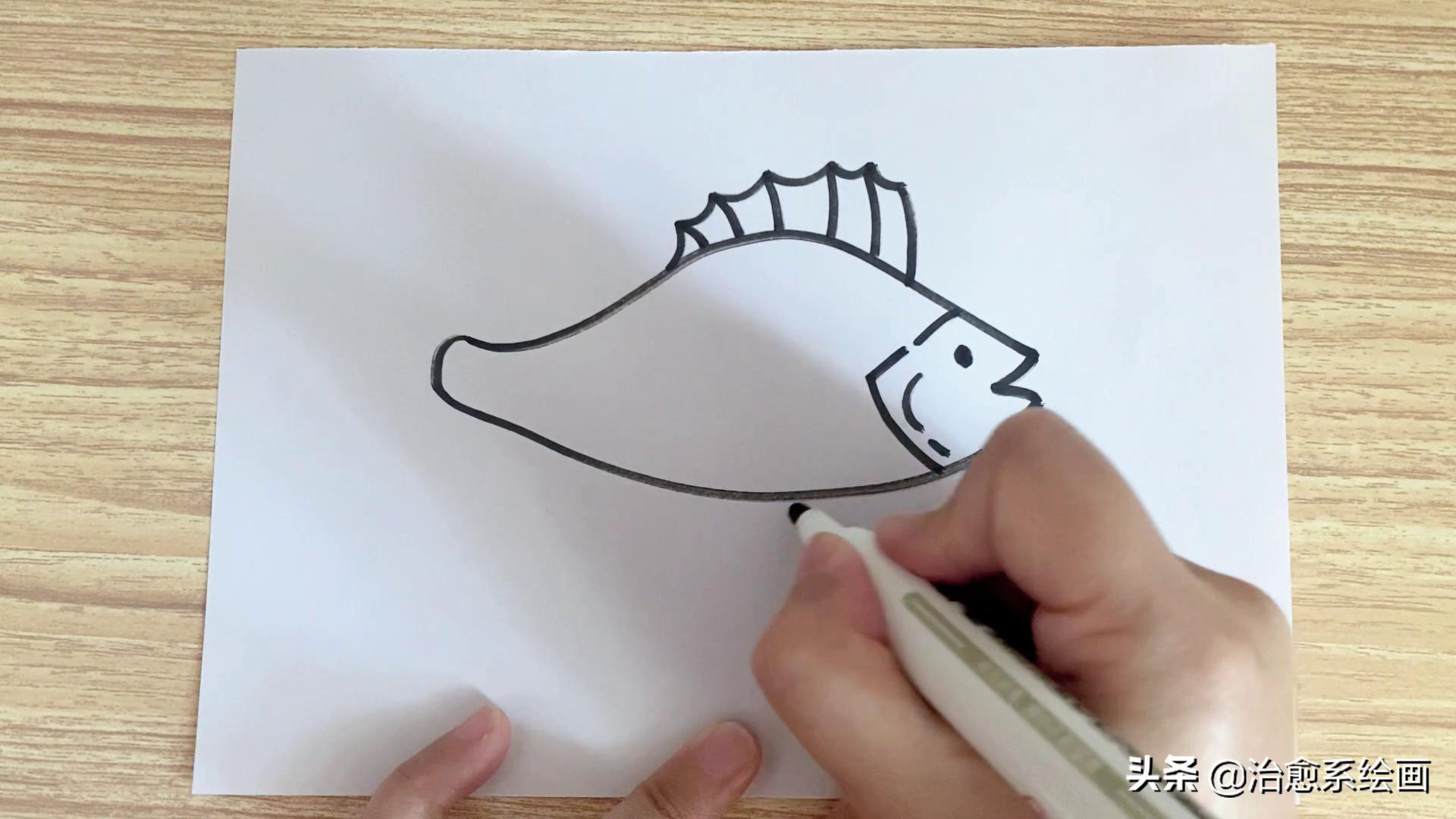 如何快速地画一条鱼，大家看仔细了呦