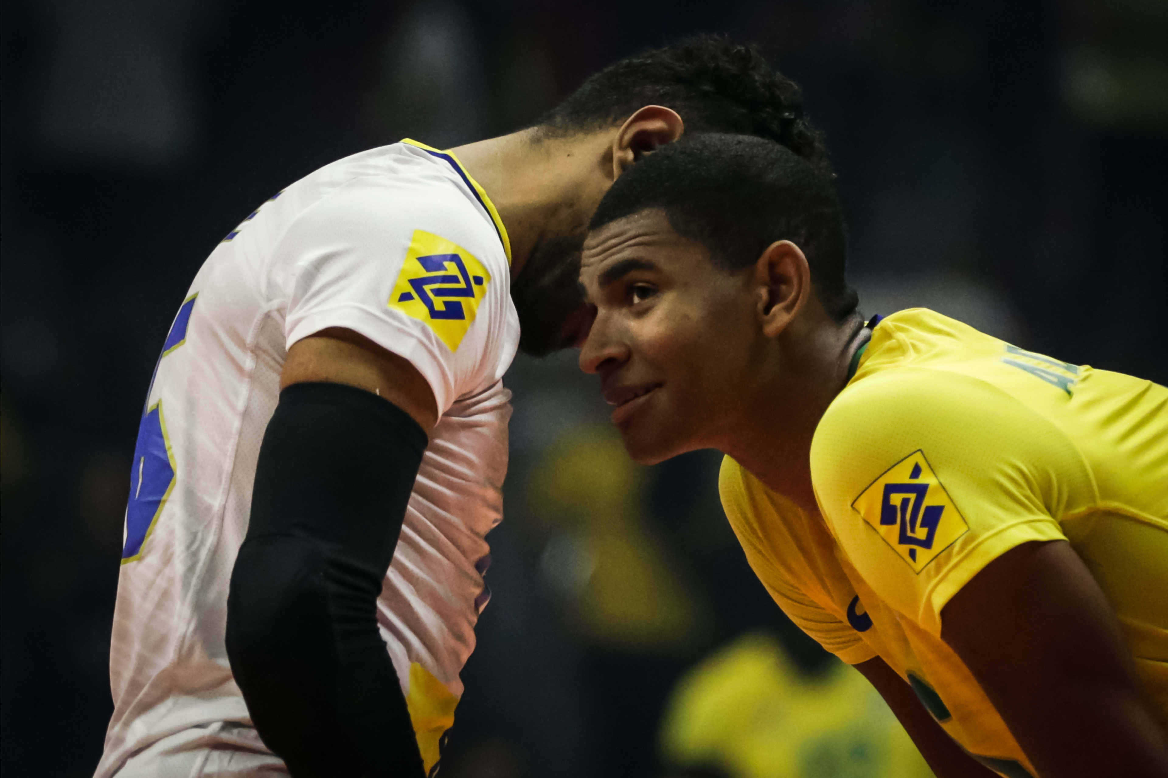 爆冷掀翻世界第一！中国男排3比0完胜巴西，喜提世联赛首胜