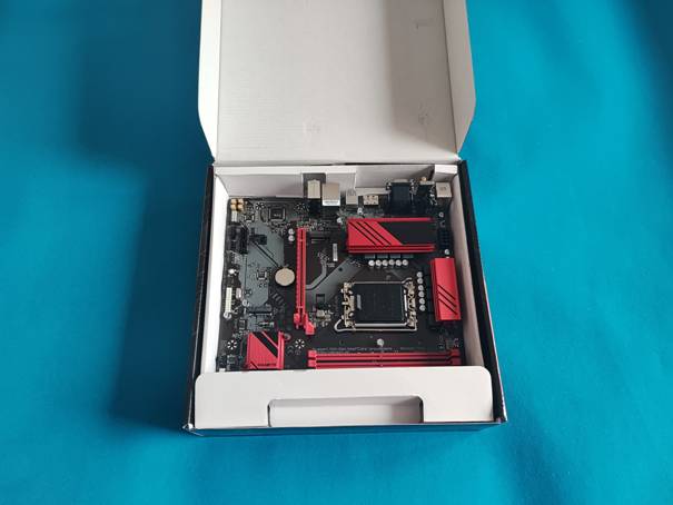 技嘉b760m-h和技嘉b760m魔鹰区别,技嘉魔鹰b760m小板和大板区别