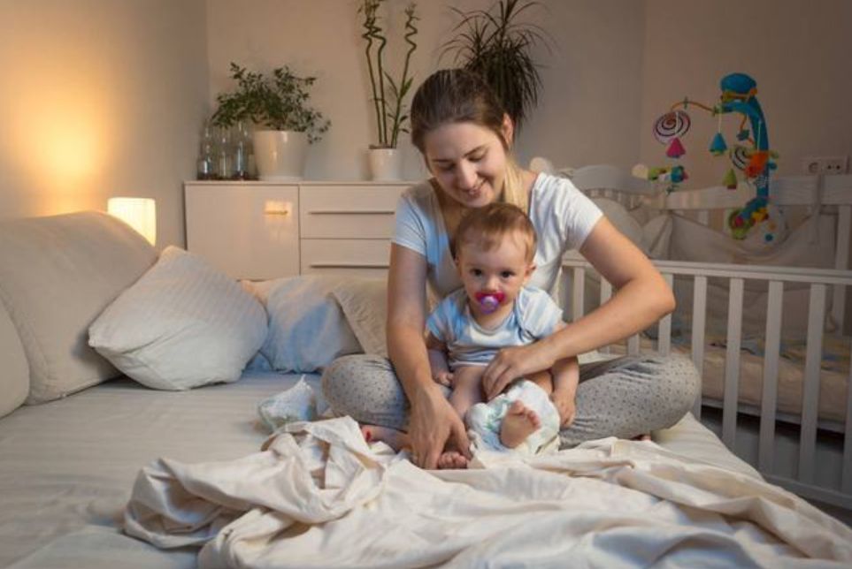 为什么宝宝特别爱踢被子,为什么宝宝睡觉老是踢被子不怕冷