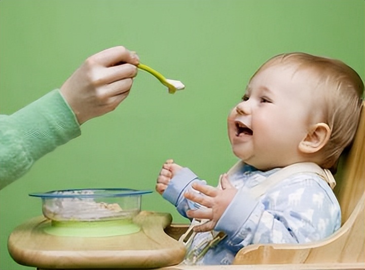 小贝开始努力减肥了,小贝变胖了