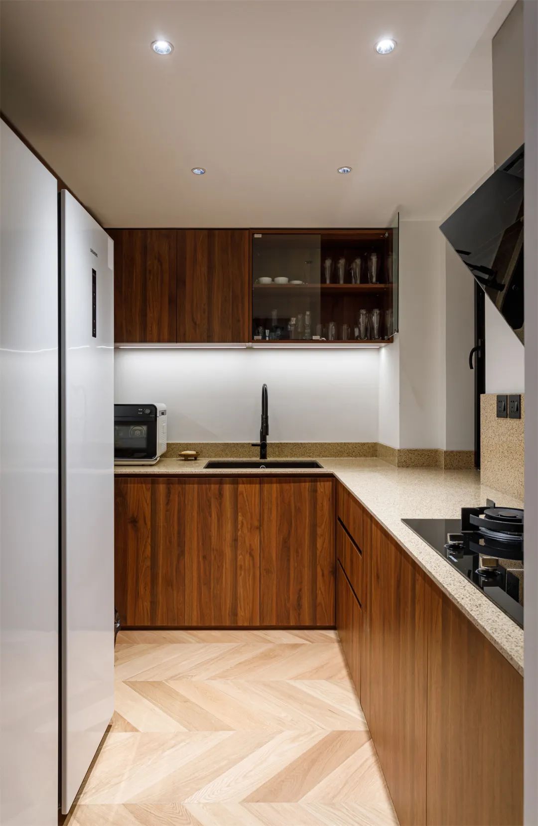 任性！北京女主坚持在客厅放张床，卧室里规划浴缸，入住反而舒心