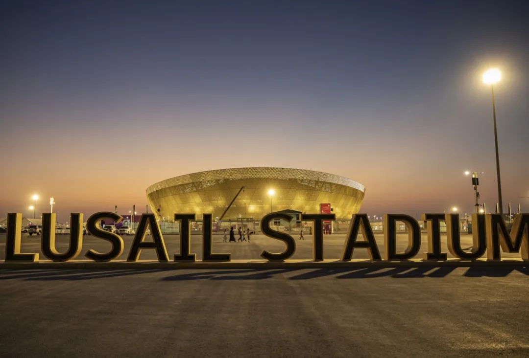 为世界杯球场搭筋骨,世界杯球场干仗