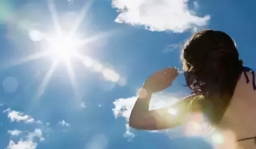 过敏性皮炎干燥红痒是怎么回事,干燥性过敏皮炎的症状