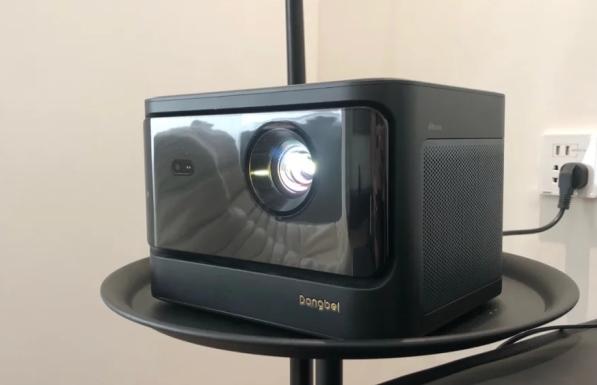 投影仪实际效果很差,投影仪显示效果好主要看什么参数