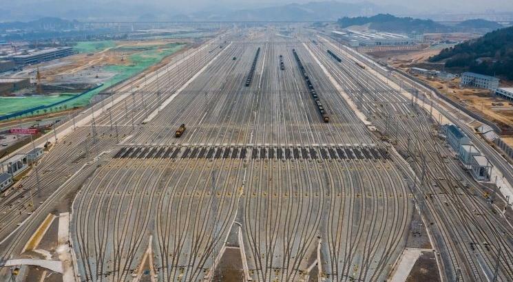 普速铁路进入高铁时代,怀化高铁与长沙高铁以后哪个强大