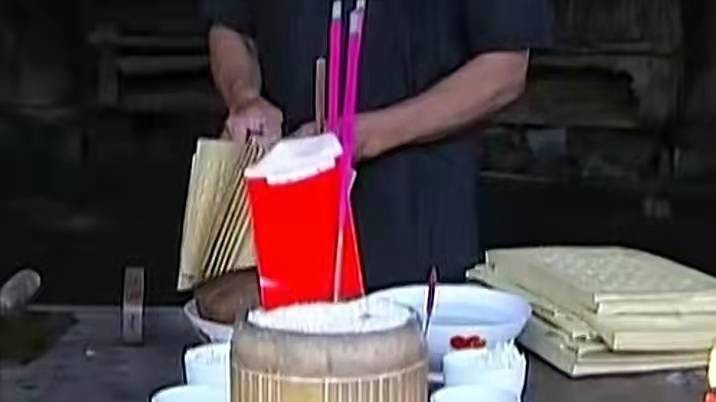 祖传毒蛇术招蛇视频,湖南村民招蛇术