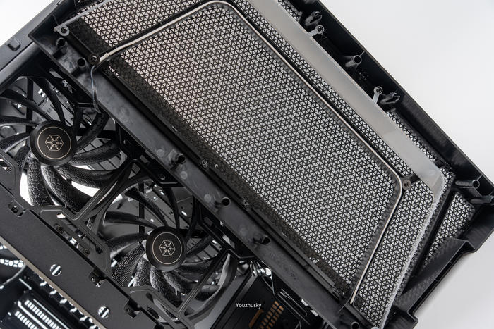 微星z690刀锋可以用1070ti吗,微星z690刀锋钛对比吹雪