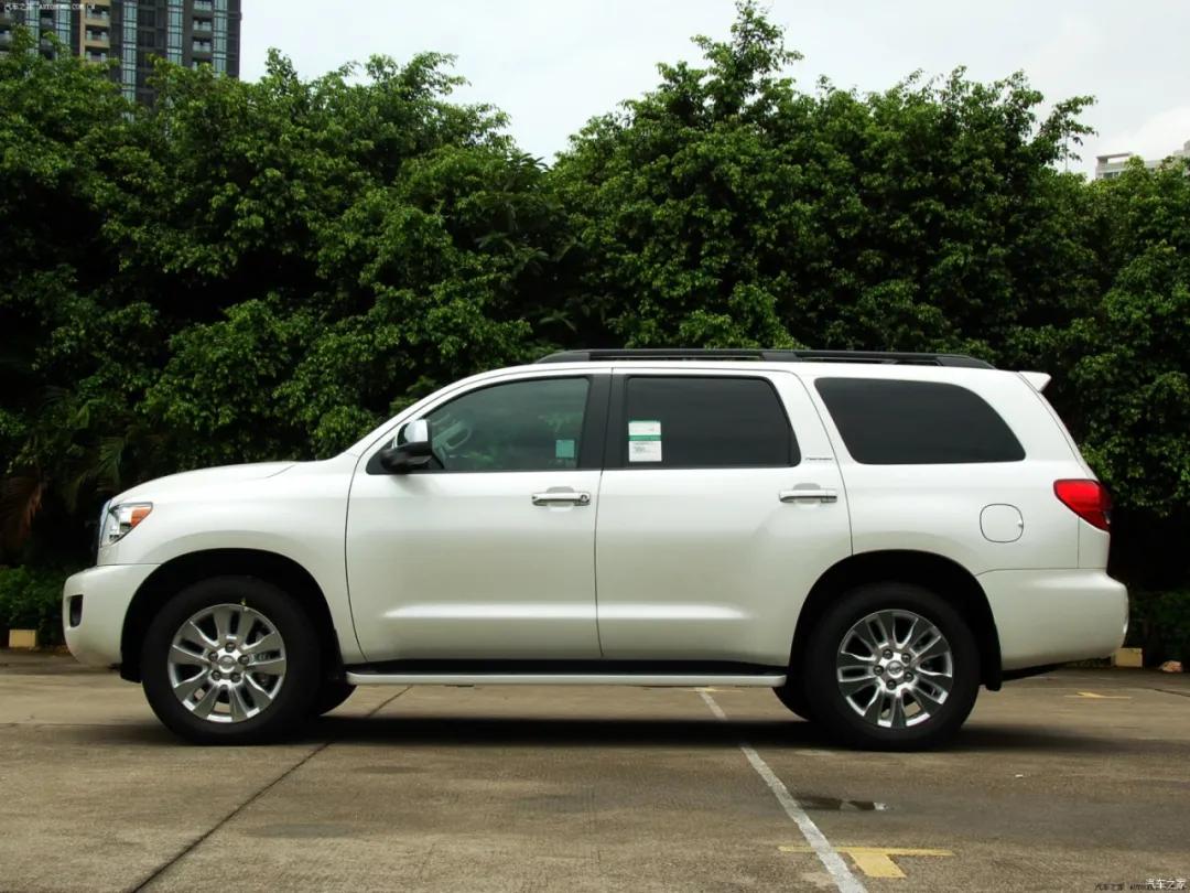 丰田红杉vs兰德酷路泽价格,丰田红杉二手车v6