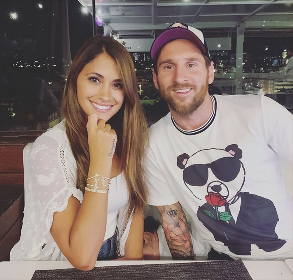 乔治娜晒c罗亲吻她脸颊照,乔治娜晒与c罗合照一生挚爱