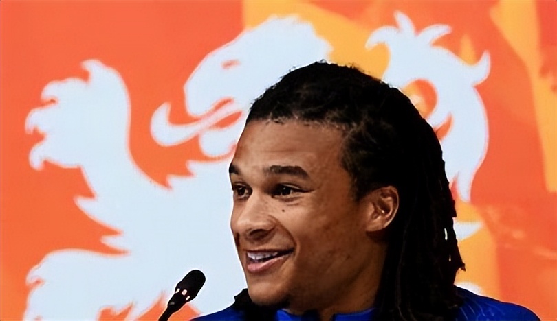 曼城后卫纳坦阿克,纳坦阿克多特