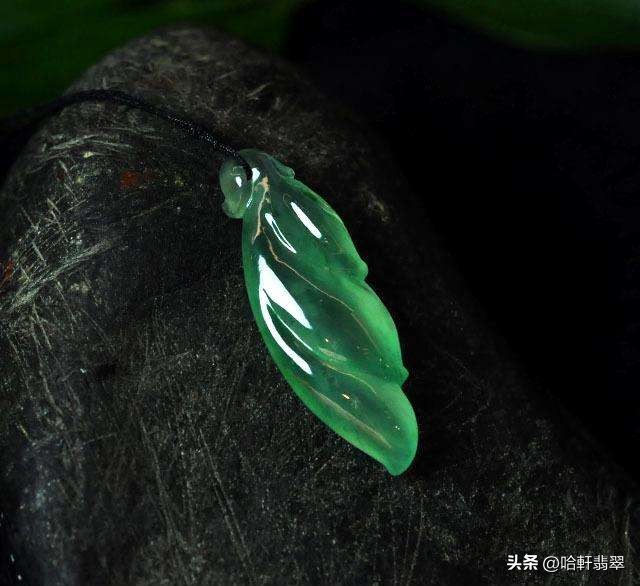 翡翠看水头好还是看颜色好,四会翡翠跟瑞丽翡翠不一样