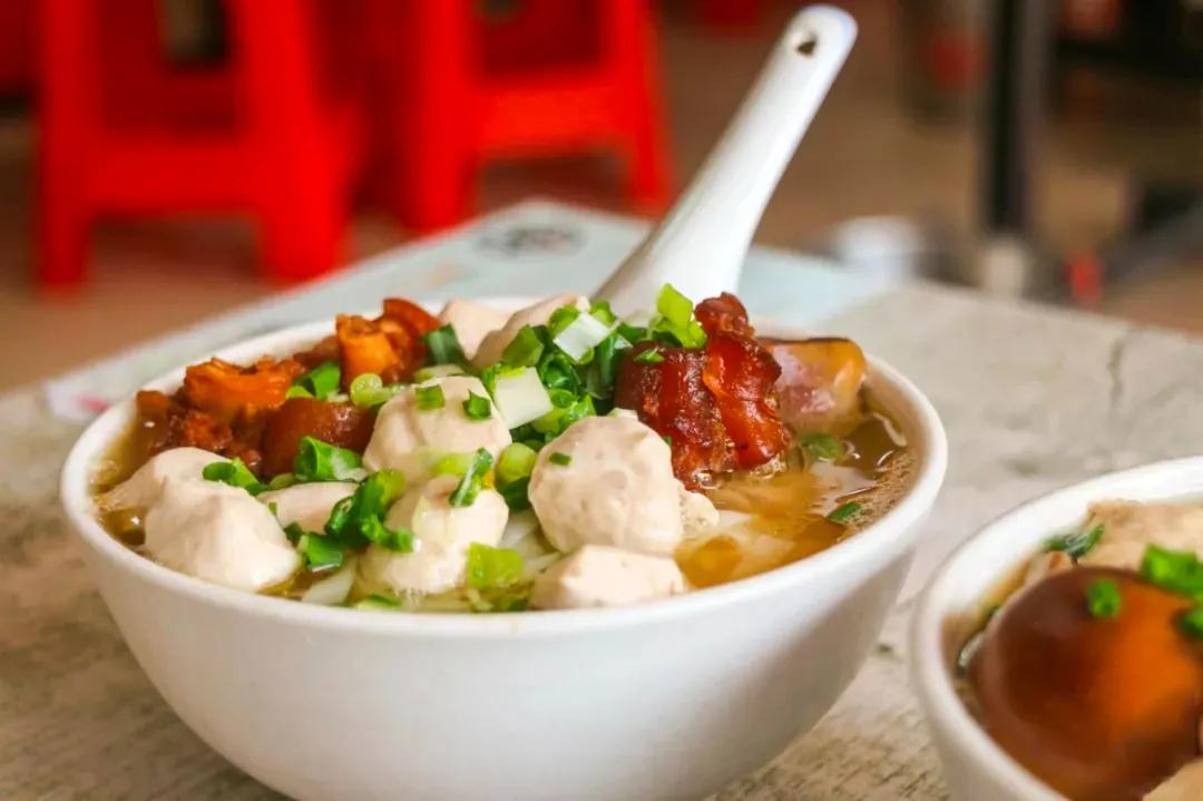 只知道来这儿买房，明明温泉这么好泡、海鲜这么好吃